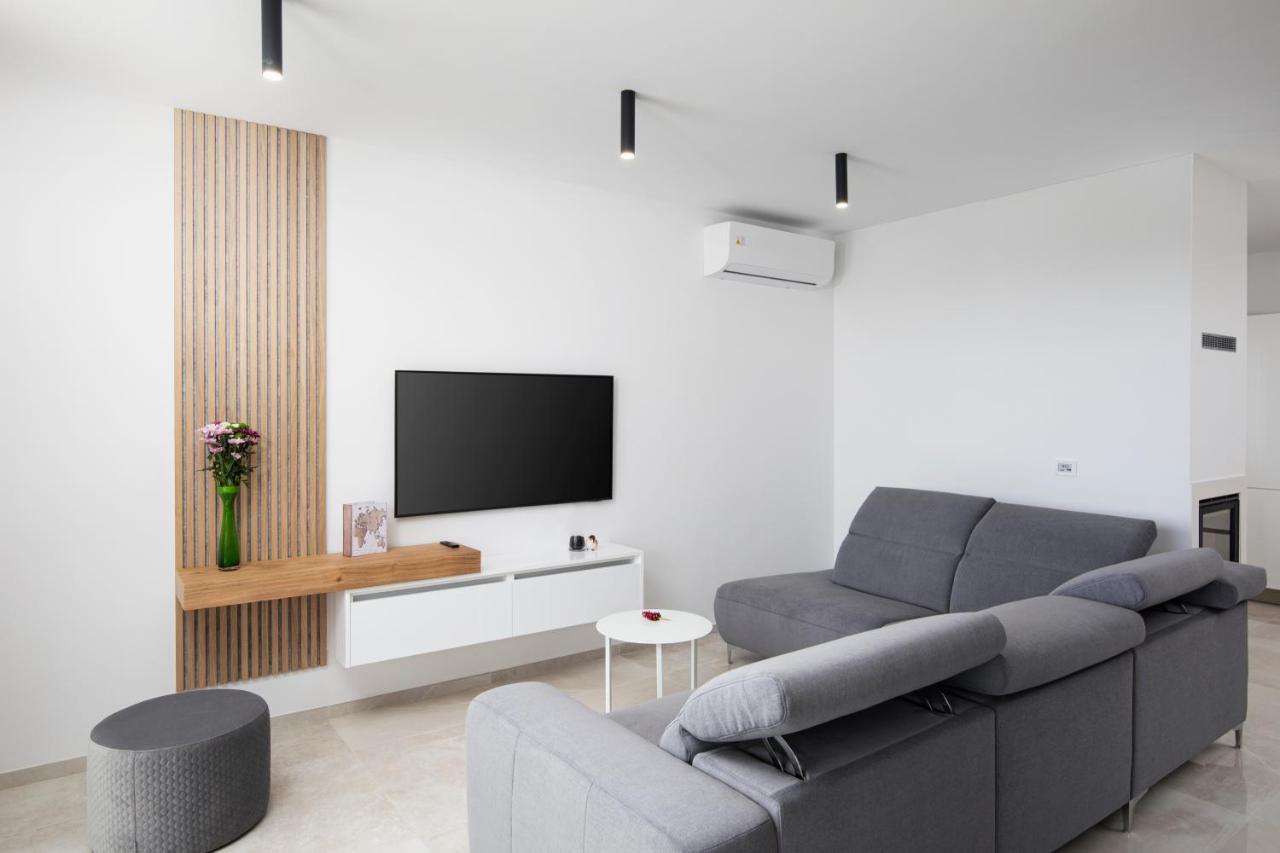 Villa Leola Liznjan Ngoại thất bức ảnh
