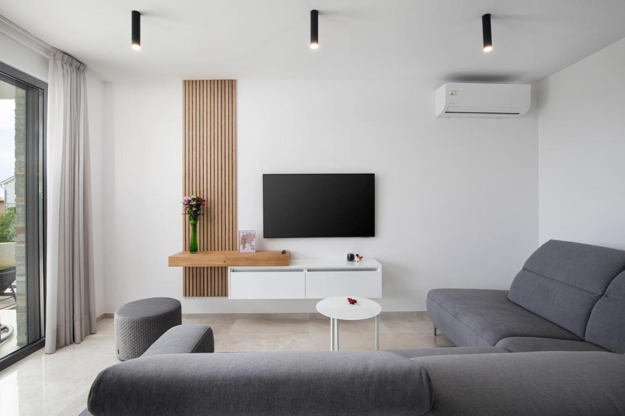 Villa Leola Liznjan Ngoại thất bức ảnh